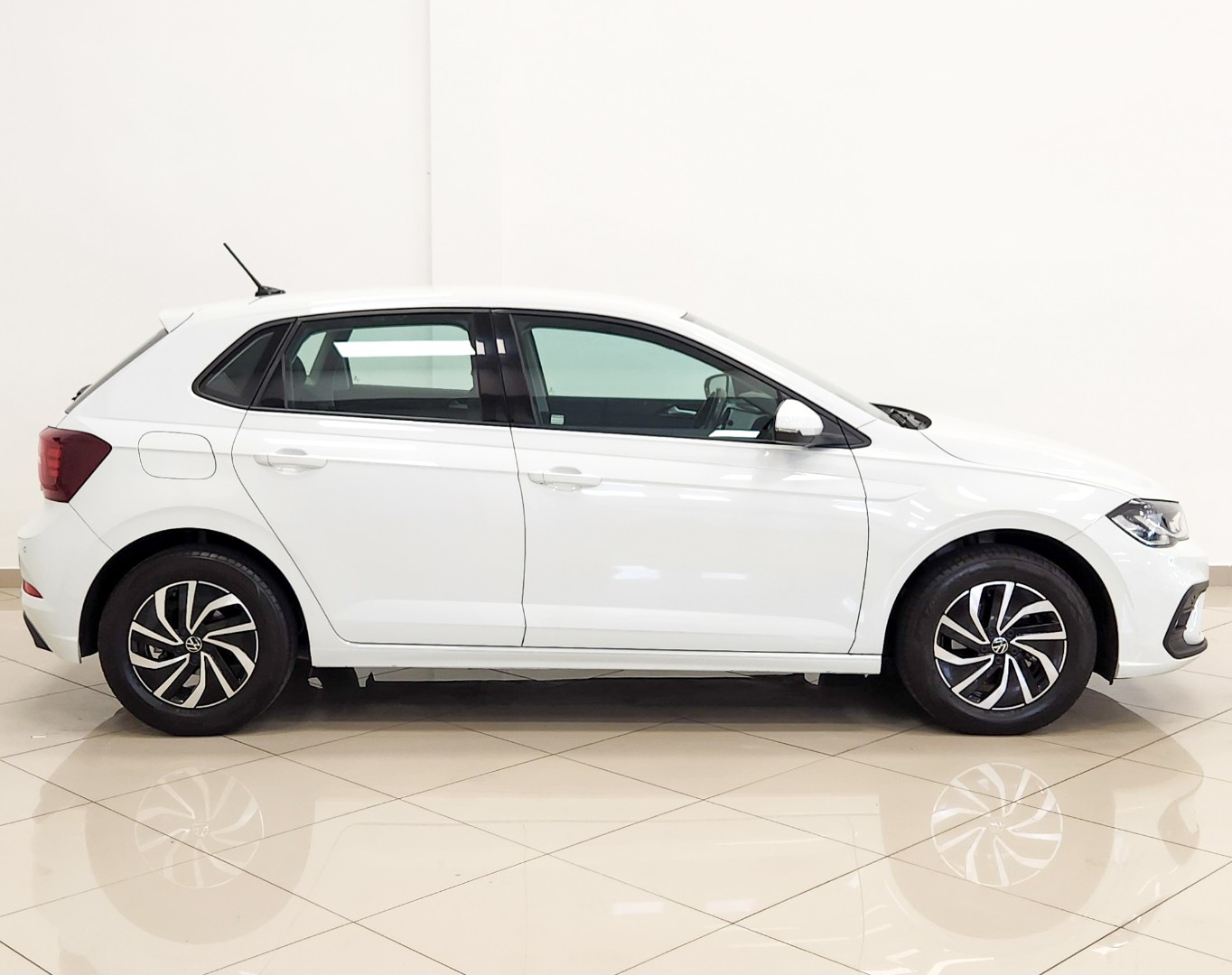 2024 VOLKSWAGEN Polo Playa / 1.0 Tsi Life Dsg - Image 3
