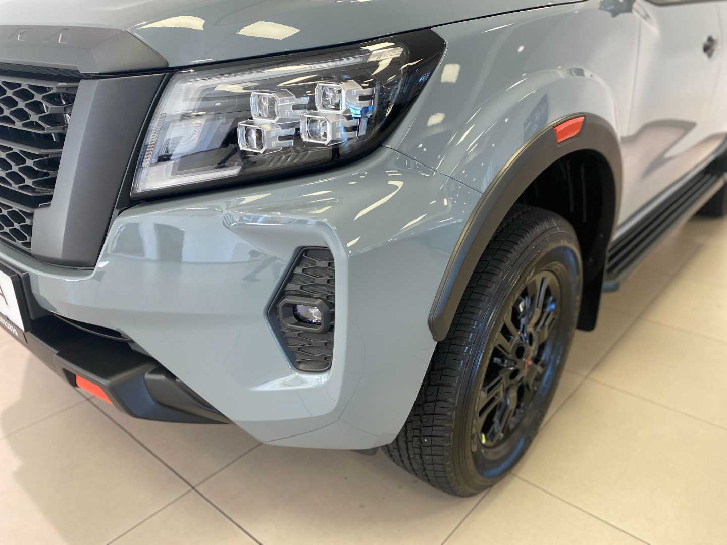 2025 NISSAN Navara 2.5ddti Pro-4x 4x4 a/T D/C P/u - Image 18
