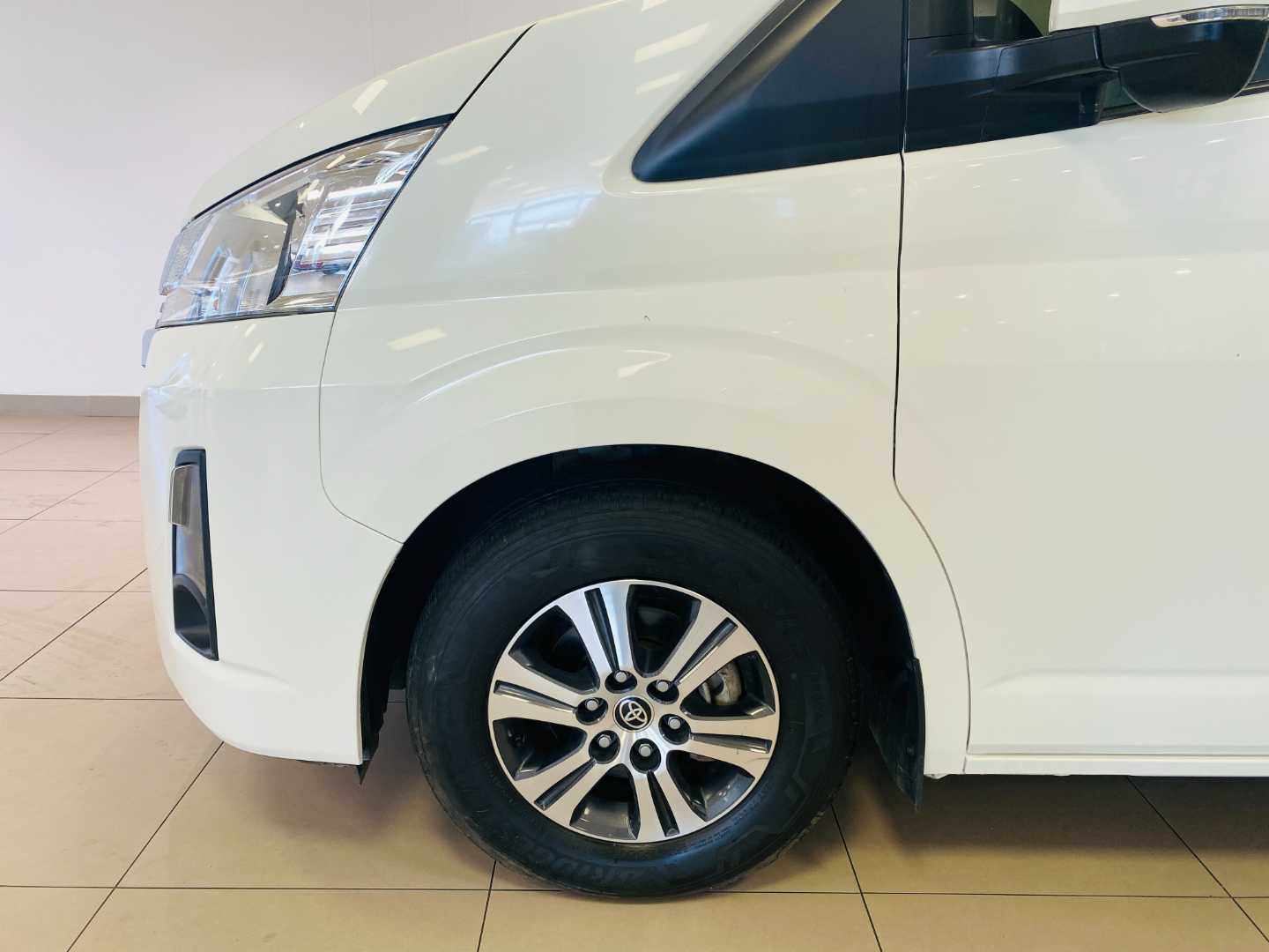 2023 TOYOTA Quantum 2.8 Gl 11 Seat - Image 7