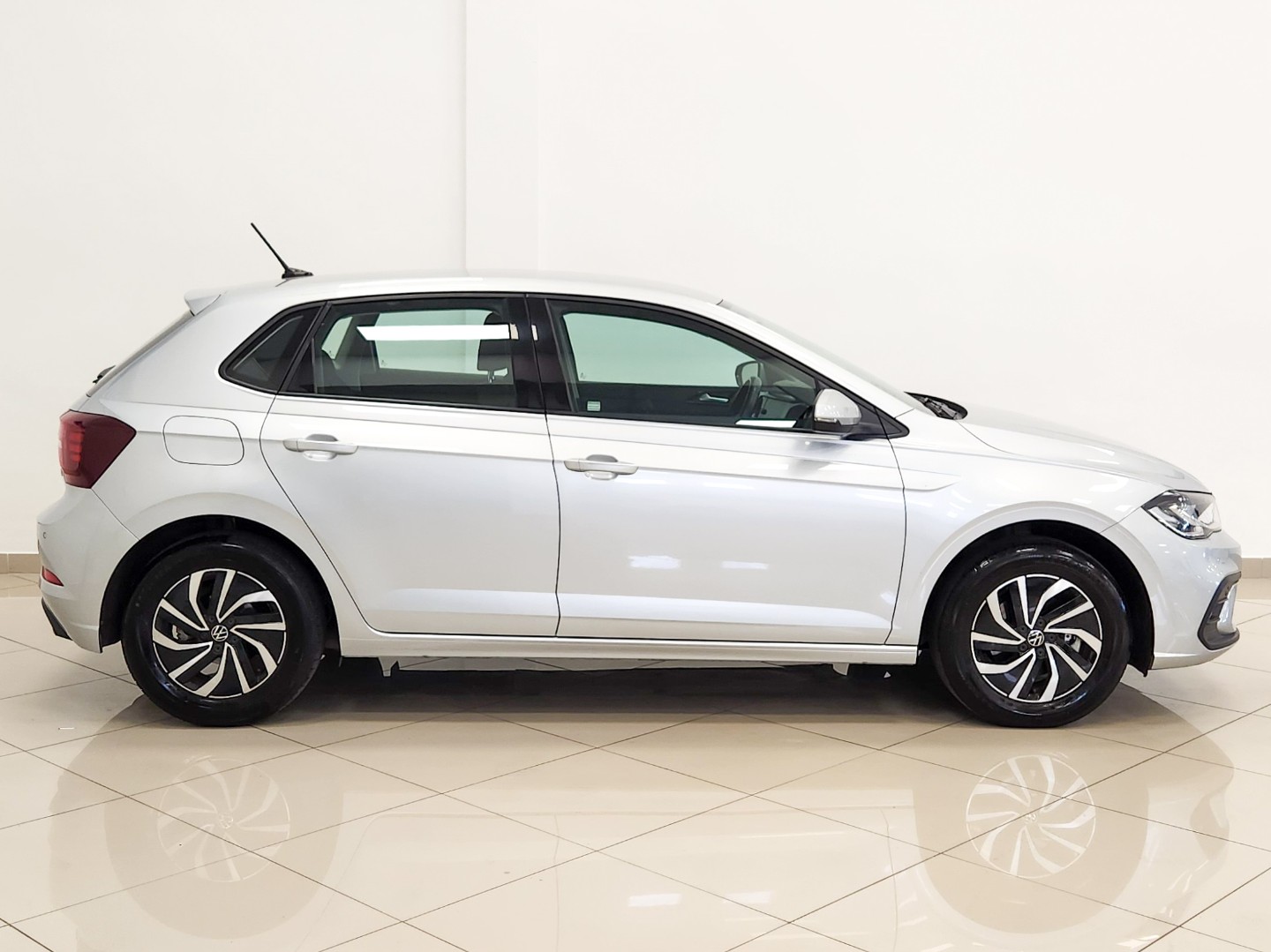 2024 VOLKSWAGEN Polo Playa / 1.0 Tsi Life Dsg - Image 3