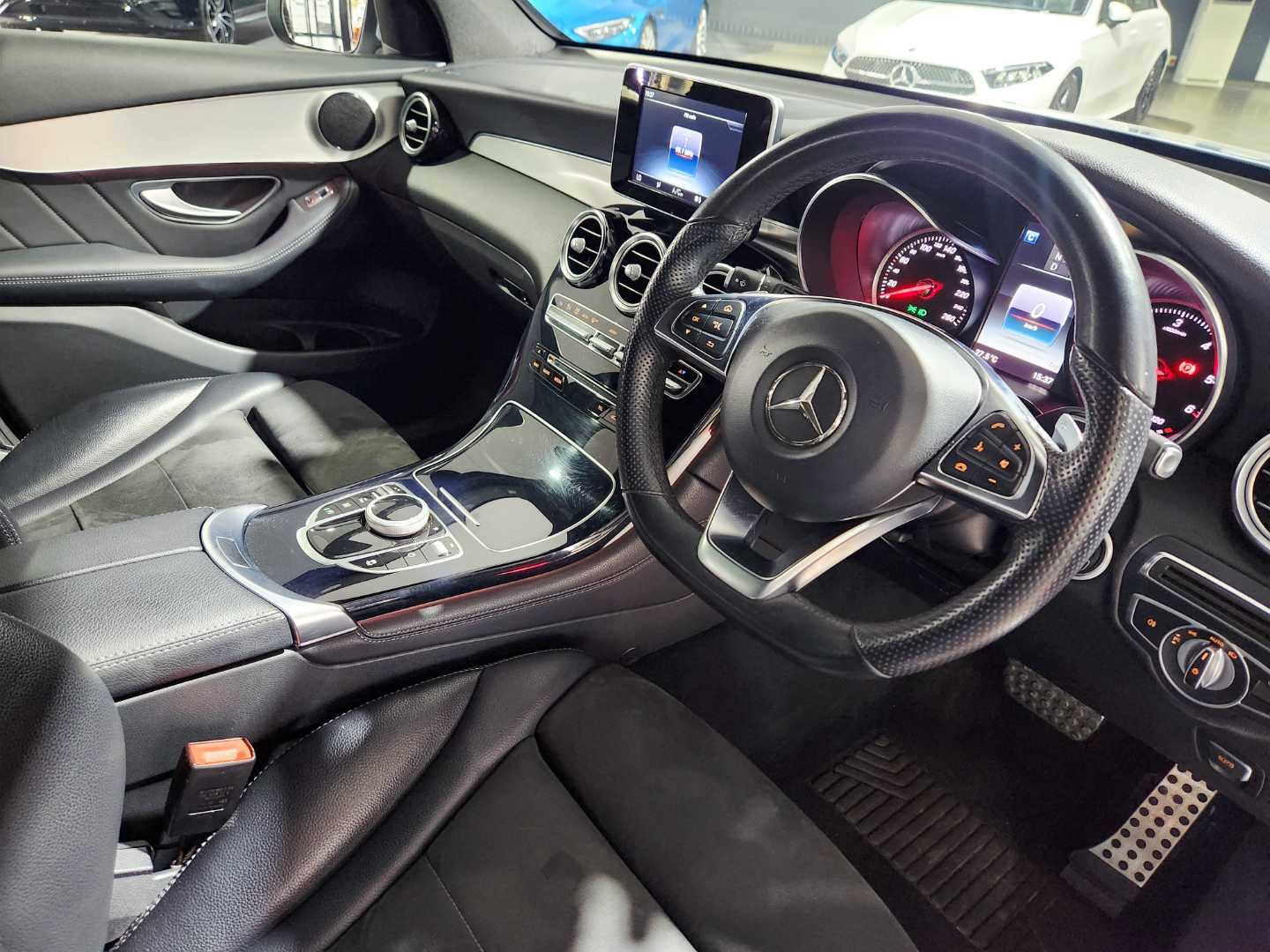 2017 MERCEDES-BENZ Glc 250d Amg - Image 8