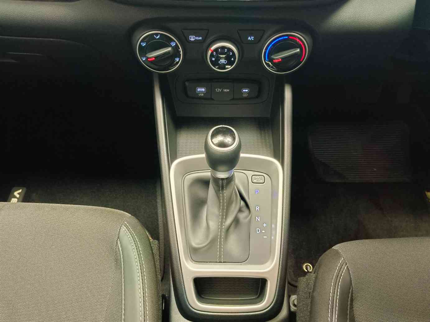 2025 HYUNDAI VENUE 1.0 EXECUTIVE DCT - Image 12