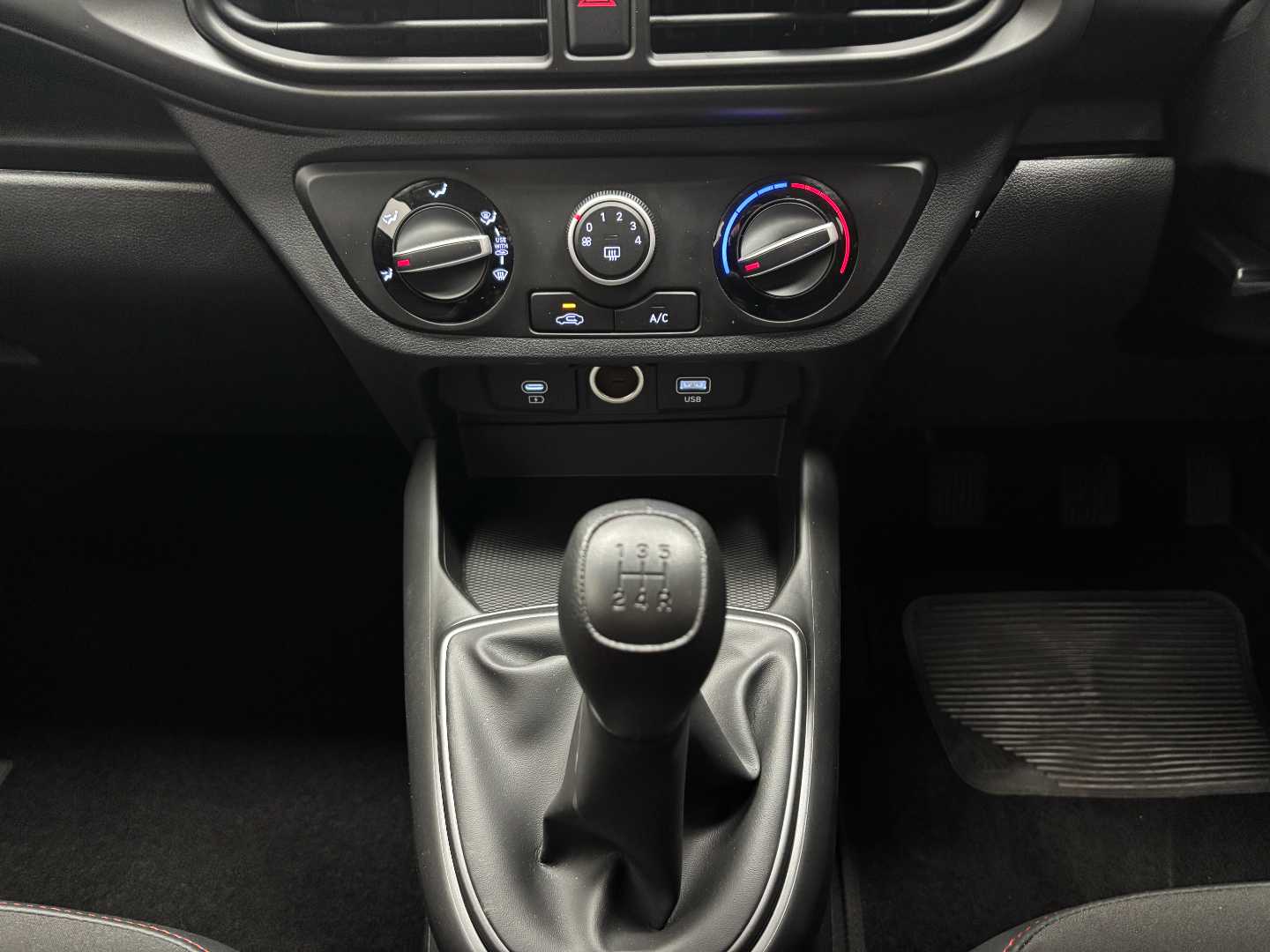 2025 HYUNDAI GRAND i10 PREMIUM M/T - Image 12