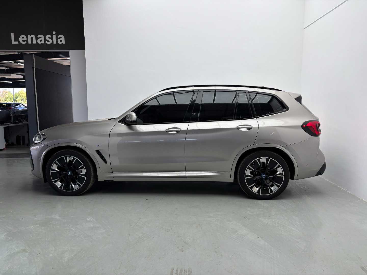 2023 BMW I3/I8/Ix Ix3 - Image 4
