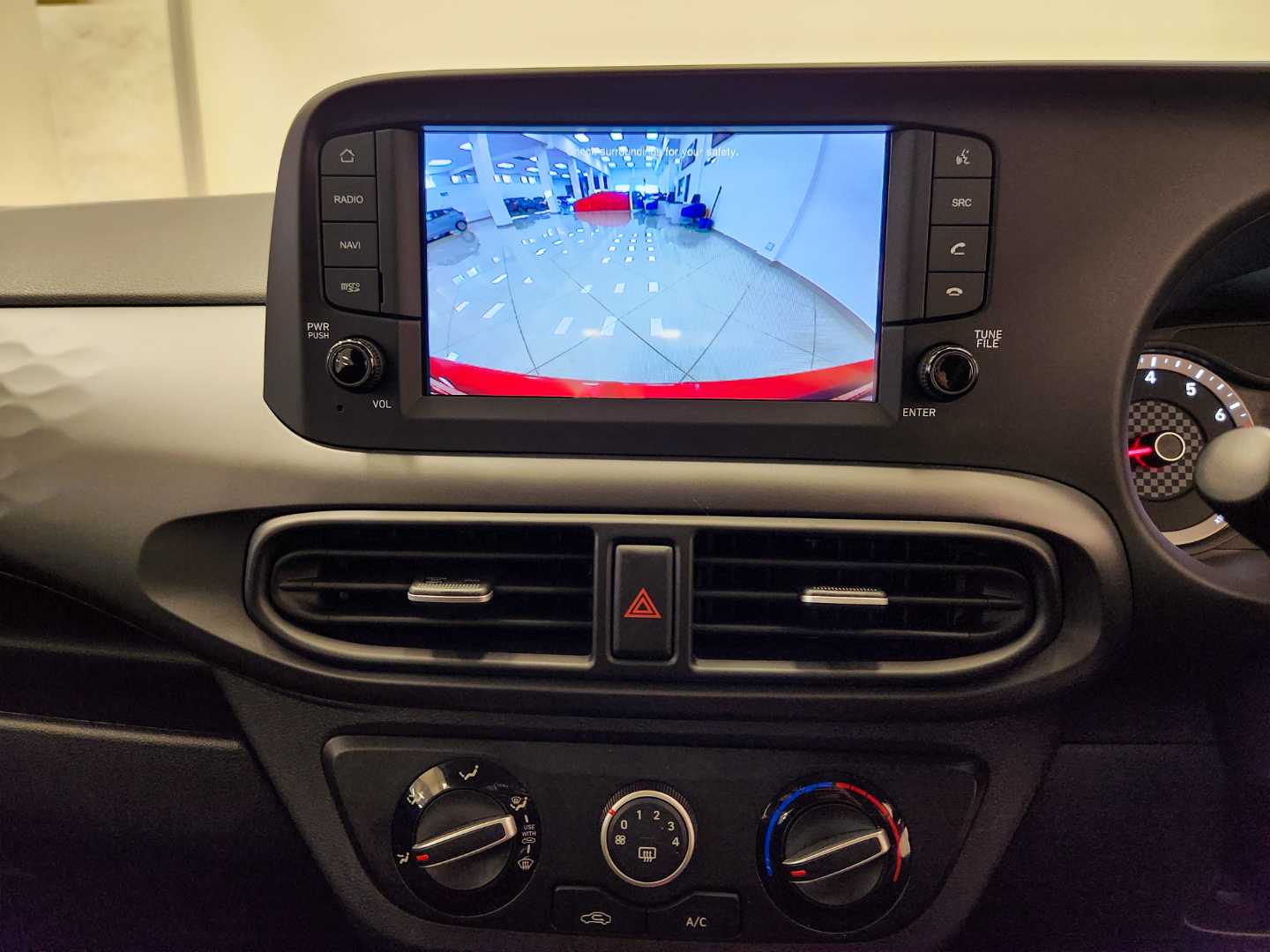 2025 HYUNDAI Grand I10 1.2 Motion/Premium a/t - Image 18