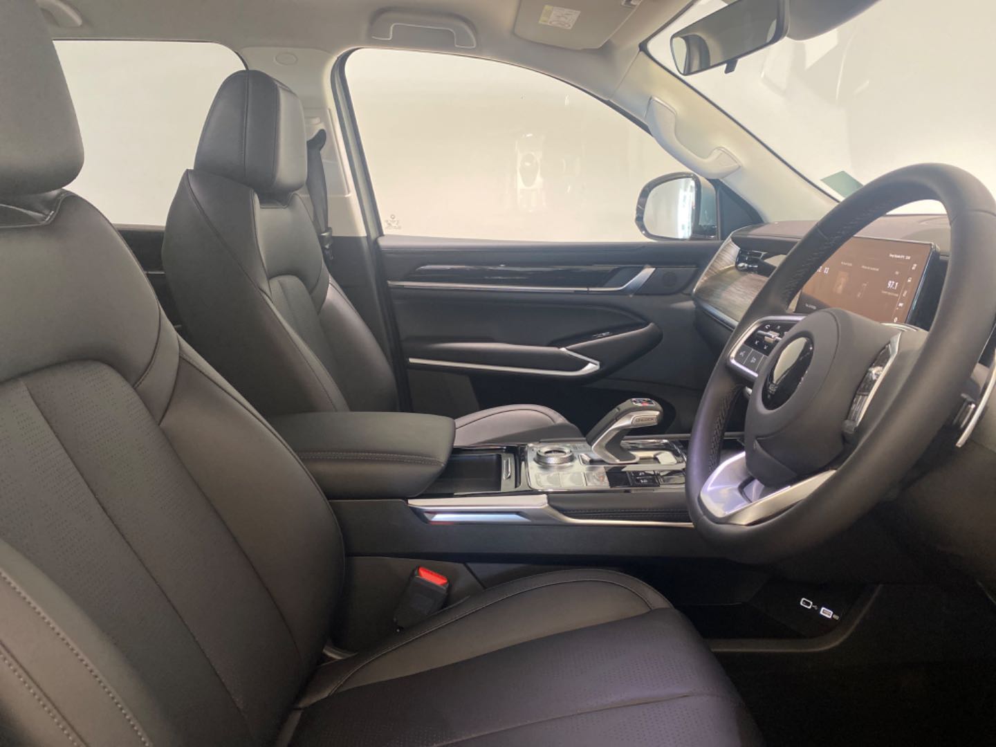 2025 GWM P500 2.4td Luxury 4x4 a/T D/C P/u - Image 8