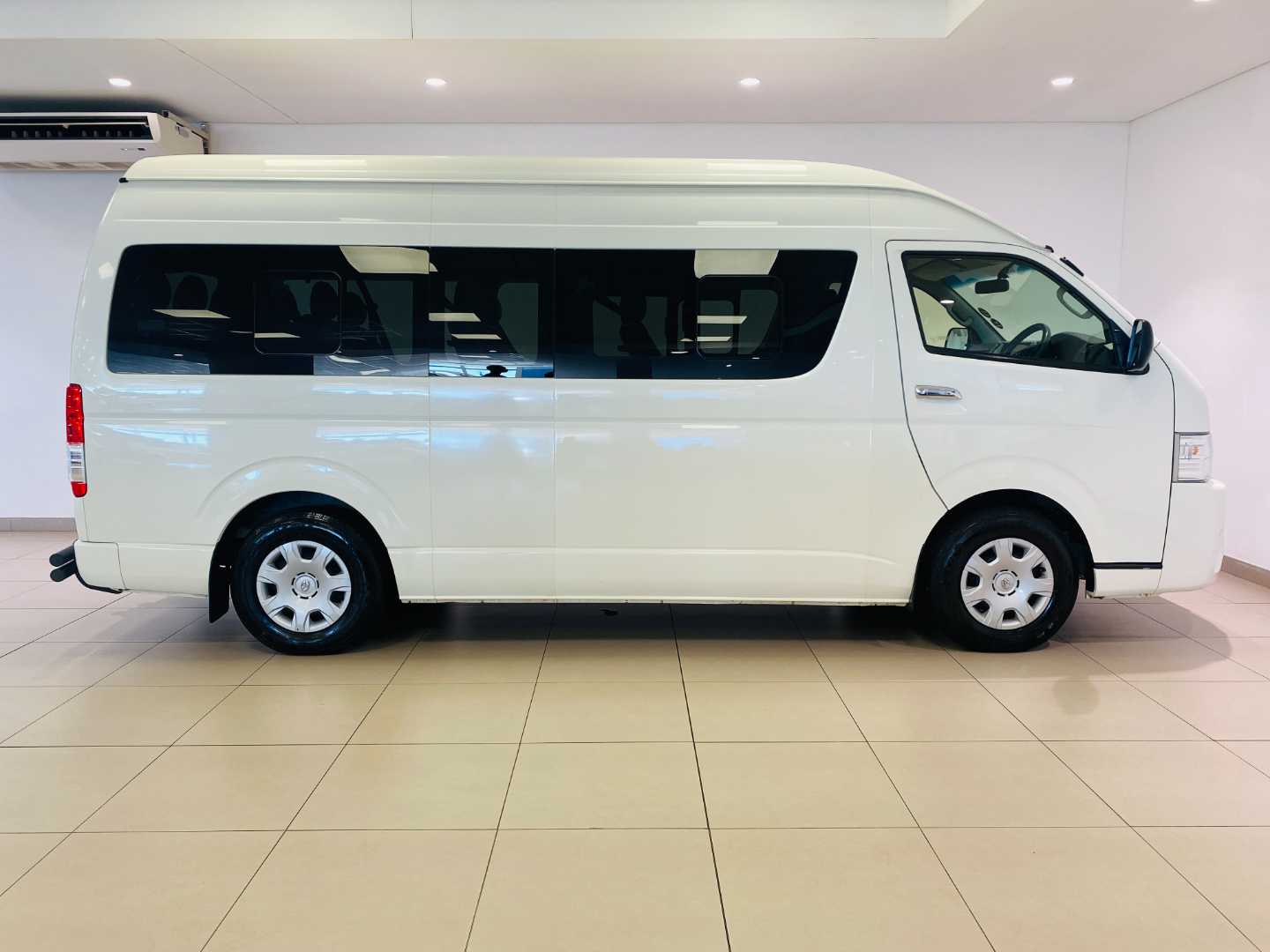 2024 TOYOTA Quantum Hiace 2.5 D-4d 14 Seat - Image 3