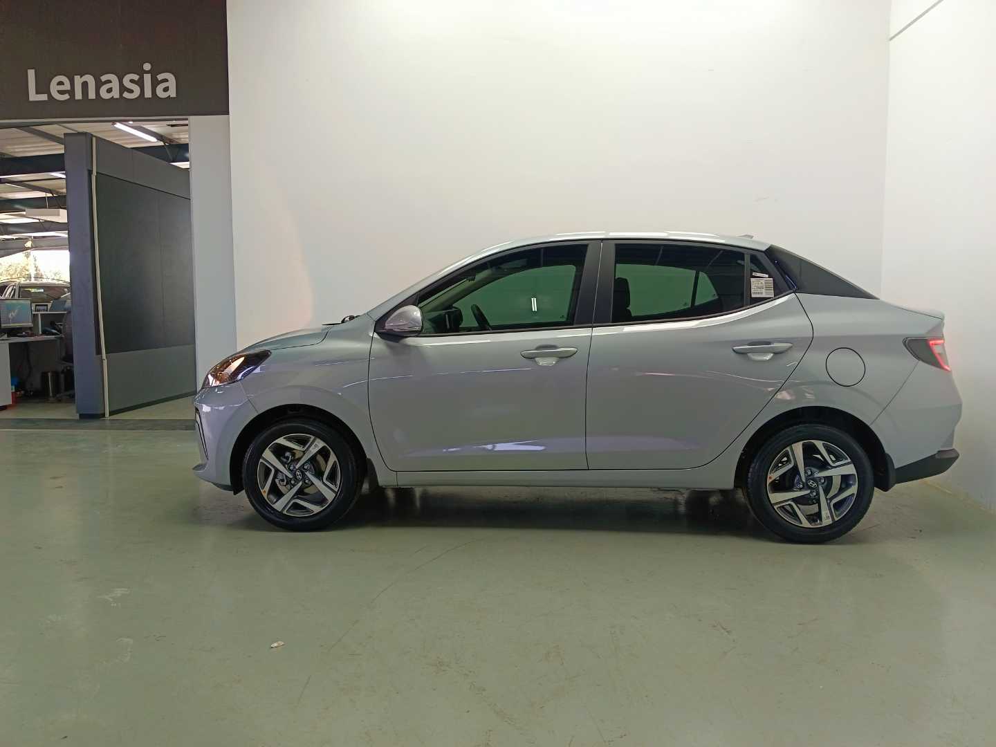 2025 HYUNDAI GRAND i10 EXECUTIVE MT - SEDAN - Image 4