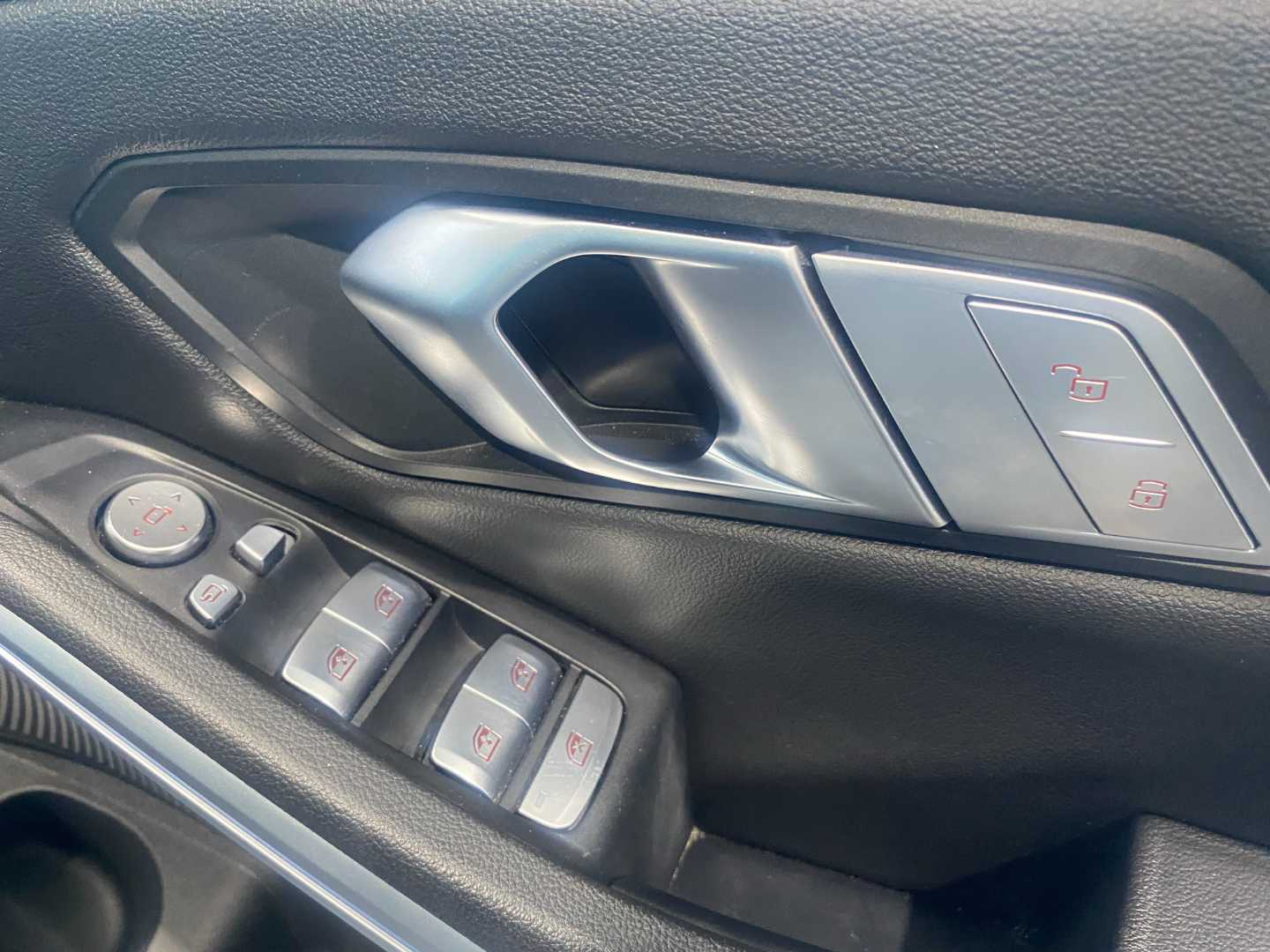 2024 BMW 3 Series (G20) 318i M Sport a/T - Image 19