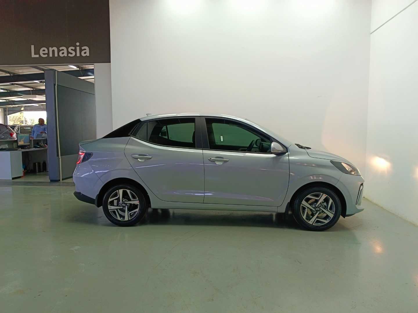 2025 HYUNDAI GRAND i10 EXECUTIVE MT - SEDAN - Image 2