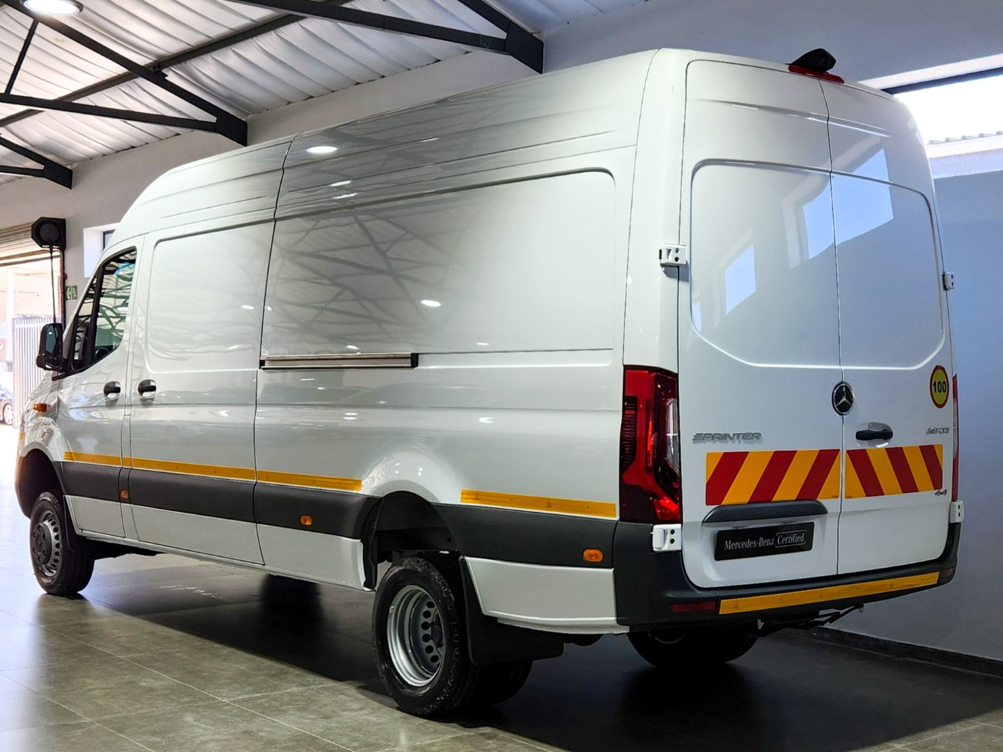 2025 Mercedes-Benz Medium Commercial MB 519 CDI Sprinter PV AWD PRO - Image 6