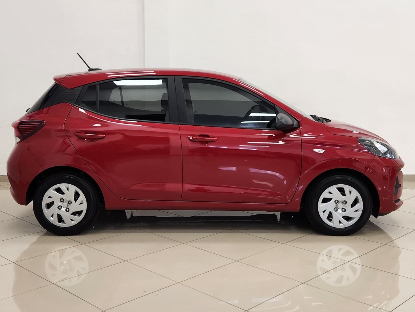 2025 HYUNDAI Grand I10 1.2 Motion/Premium a/t - Image 3