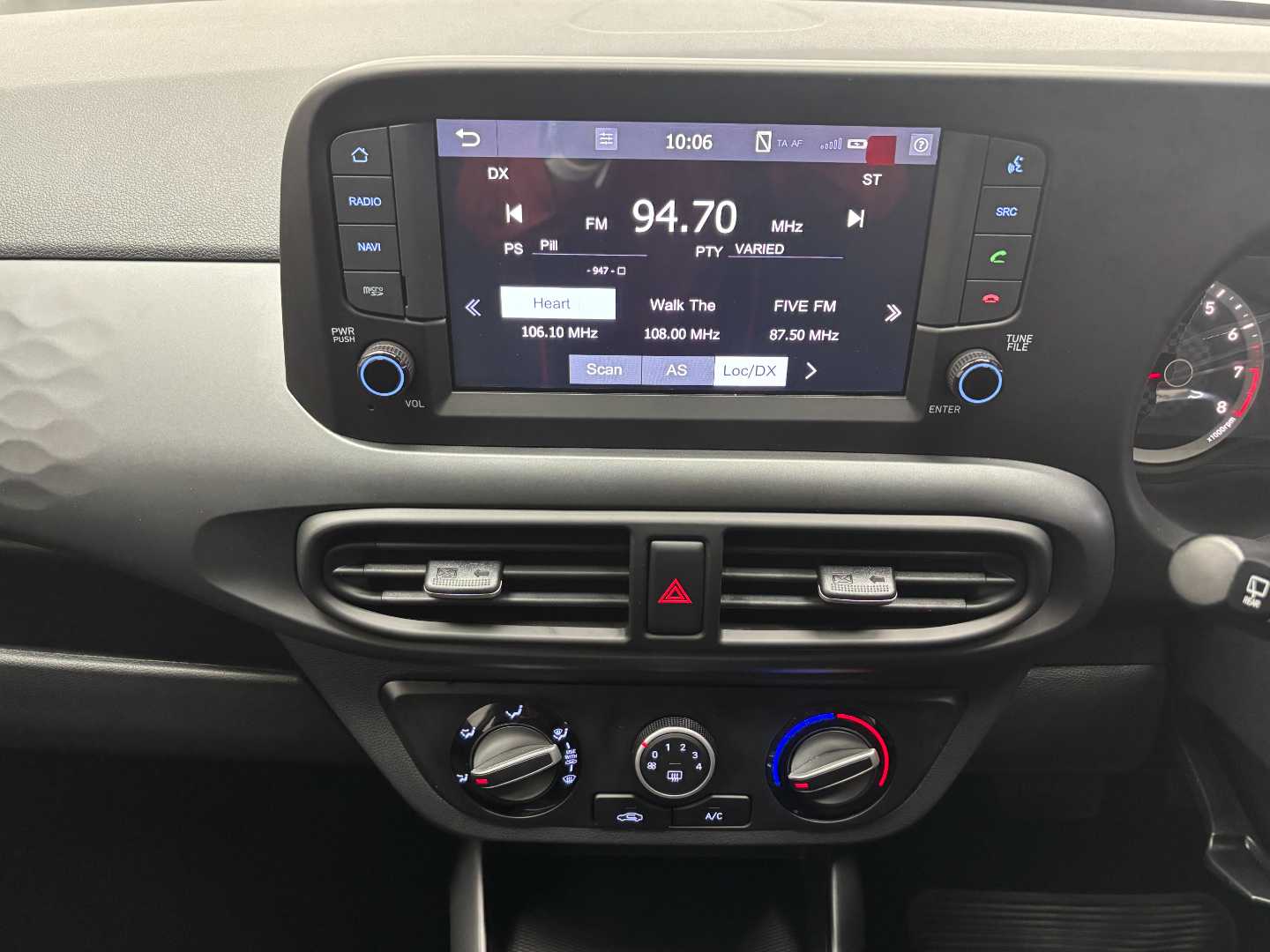 2025 HYUNDAI GRAND i10 PREMIUM A/T - Image 10