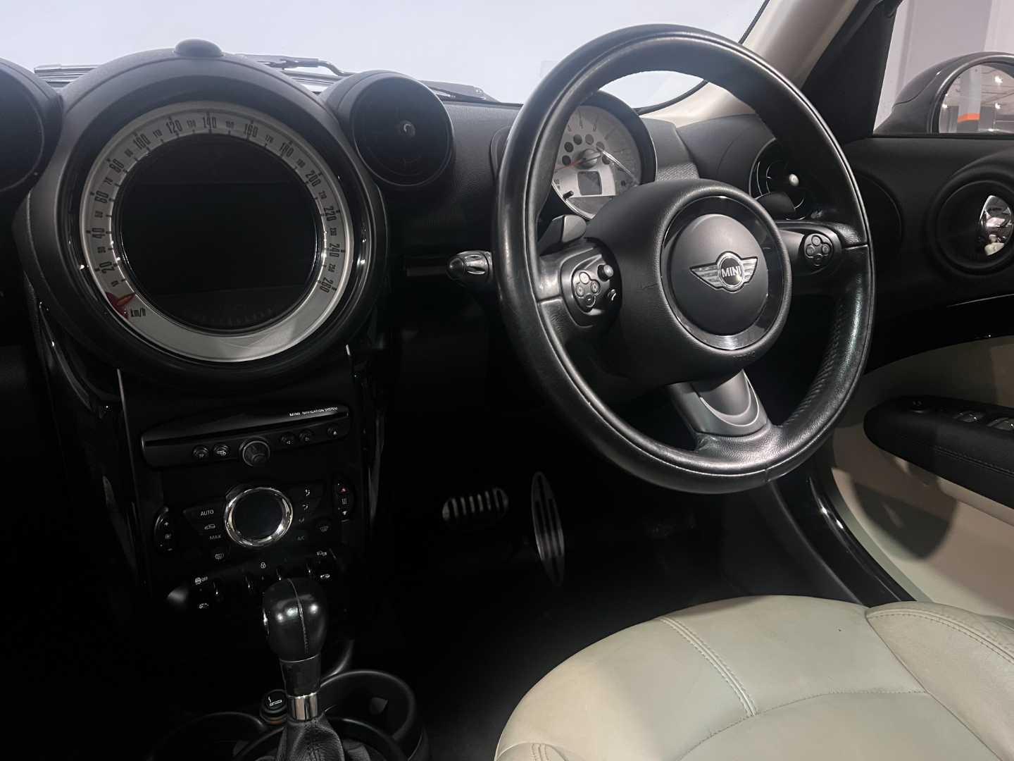 2013 MINI Cooper Countryman S a/t - Image 12