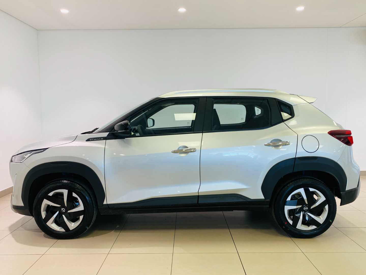 2025 NISSAN Magnite 1.0 Visia Mt* - Image 6