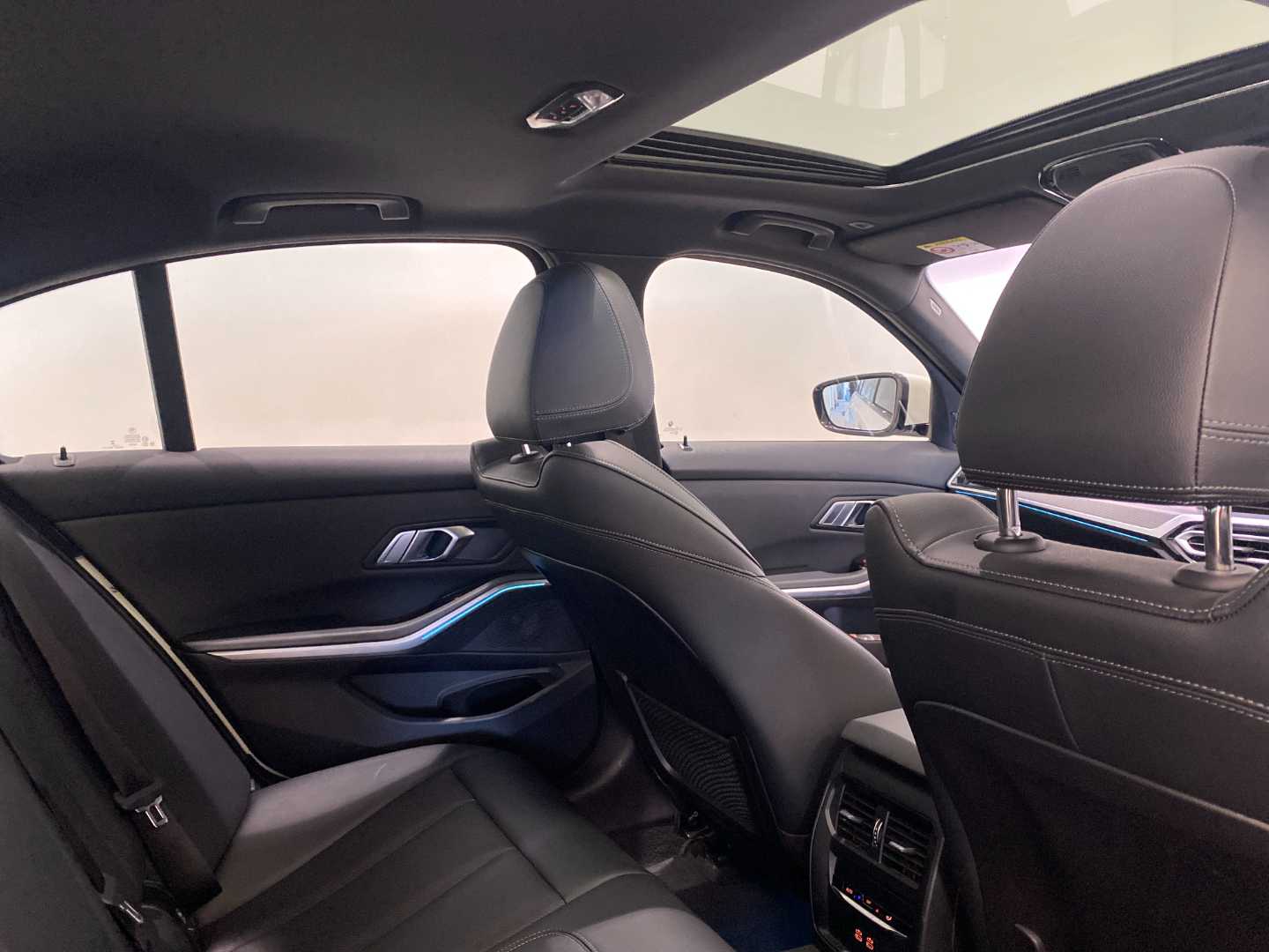 2024 BMW 3 Series (G20) 318i M Sport a/T - Image 12