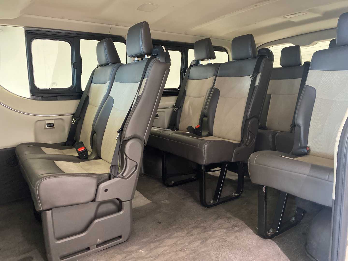 2023 TOYOTA Quantum 2.8 Gl 11 Seat - Image 11