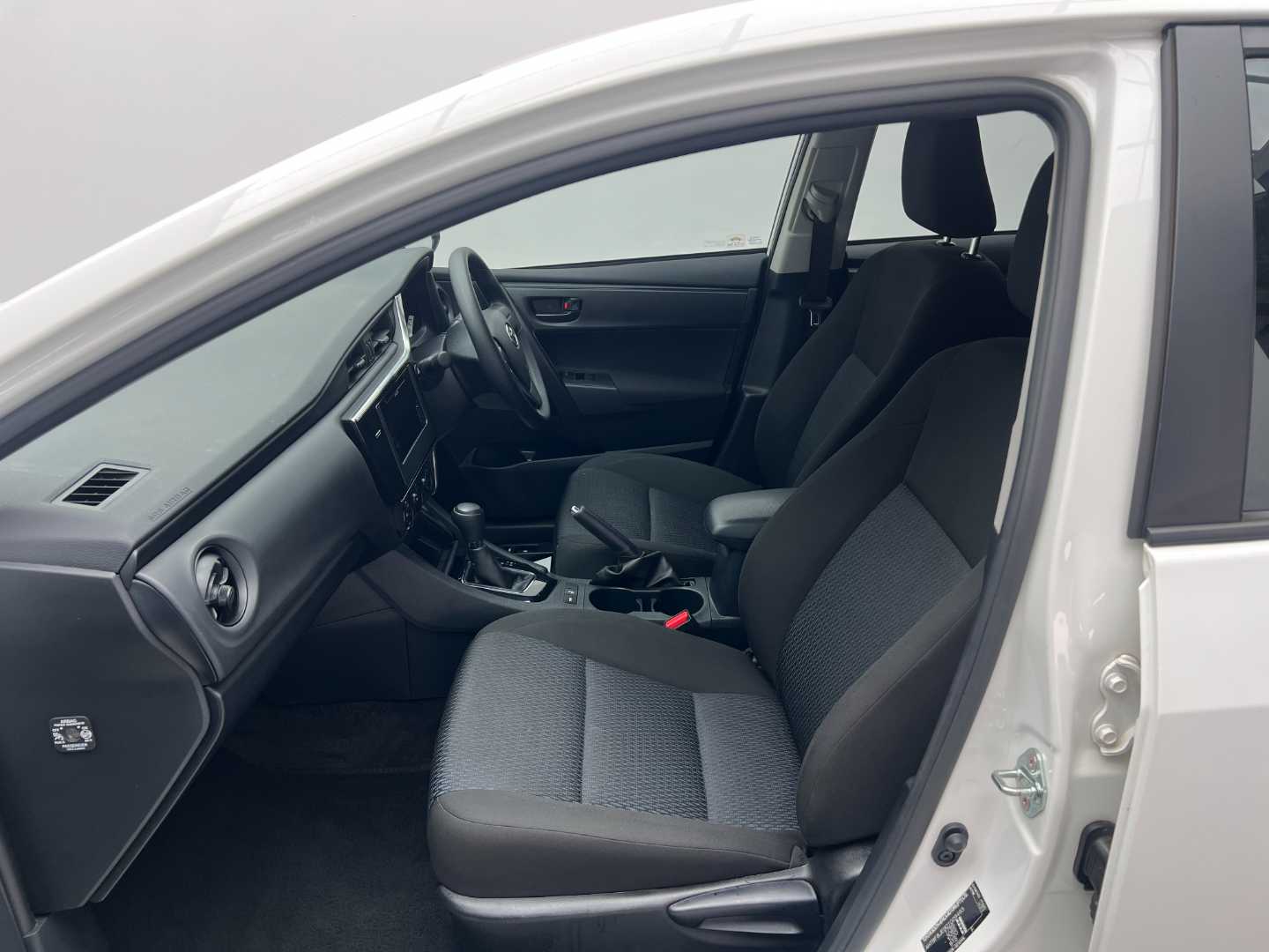 2025 Toyota Corolla Quest Plus 1.8 Cvt - Image 19