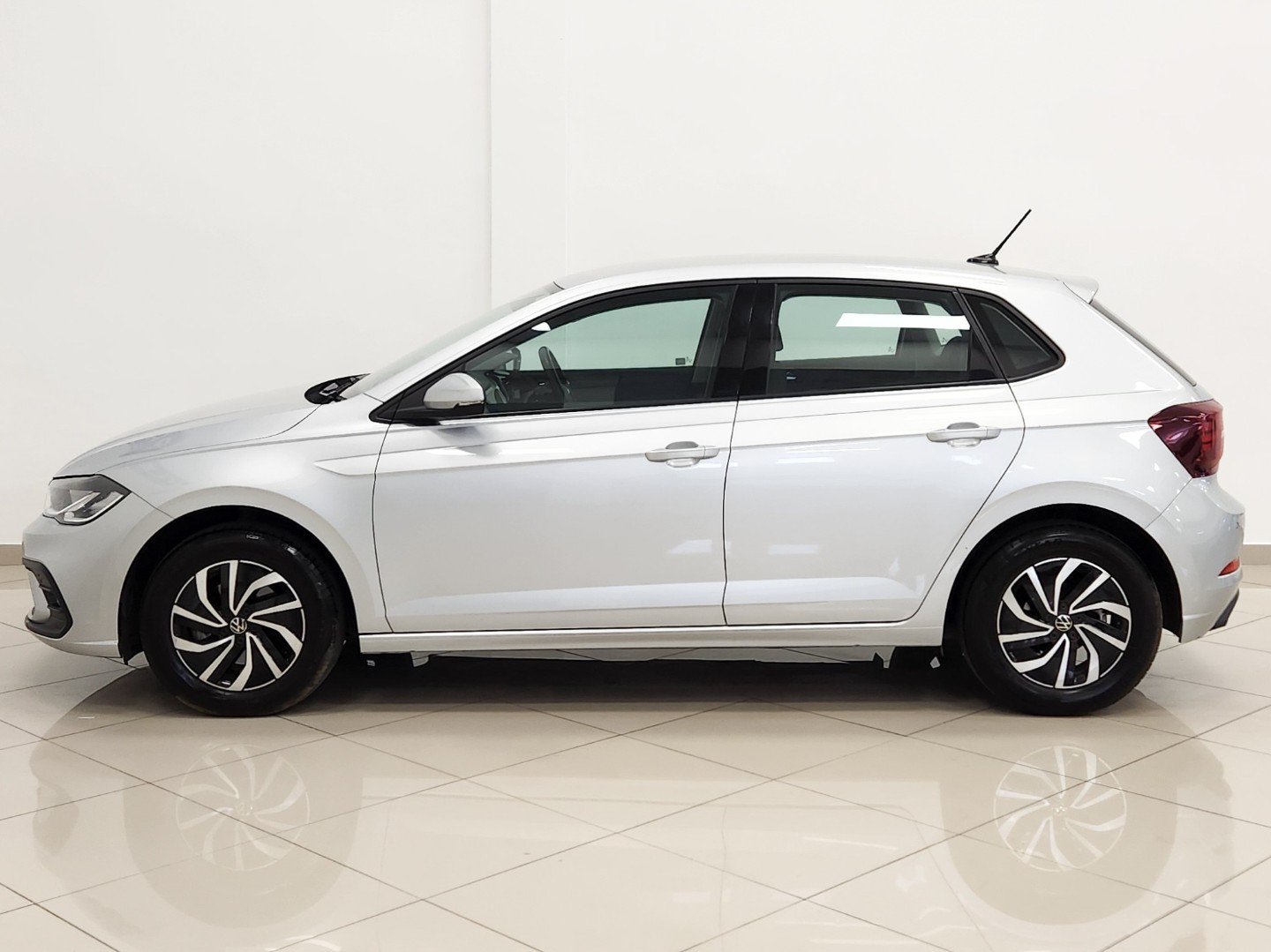2024 VOLKSWAGEN Polo Playa / 1.0 Tsi Life Dsg - Image 4