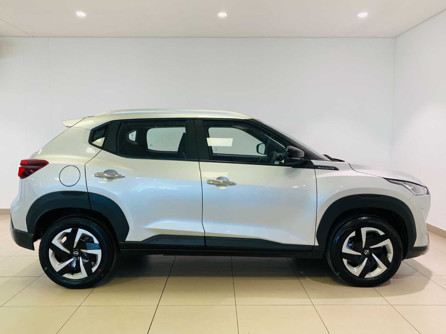 2025 NISSAN Magnite 1.0 Visia Mt* - Image 3