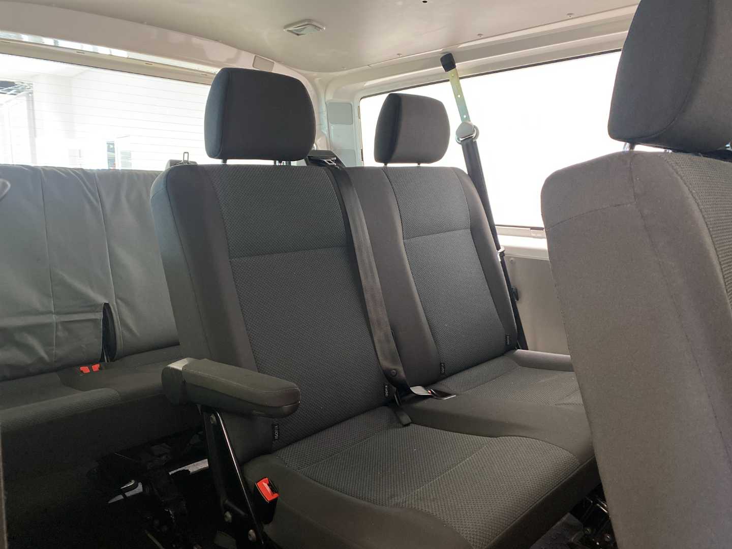 2016 VOLKSWAGEN T5/T6 T6 Transporter Crewbus 2.0 Tdi Lwb (10 Seat) - Image 10