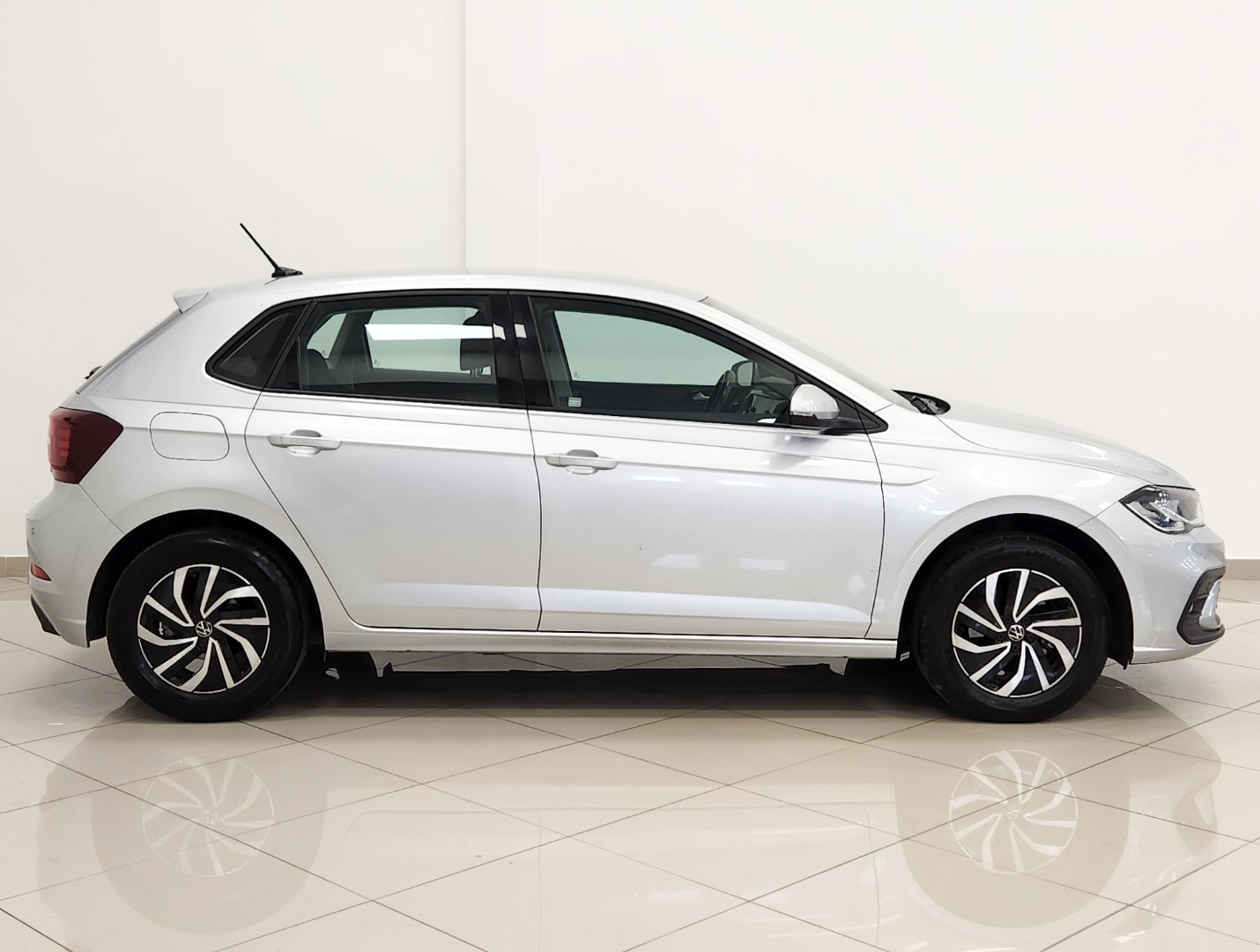 2024 VOLKSWAGEN Polo Playa / 1.0 Tsi Life Dsg - Image 3