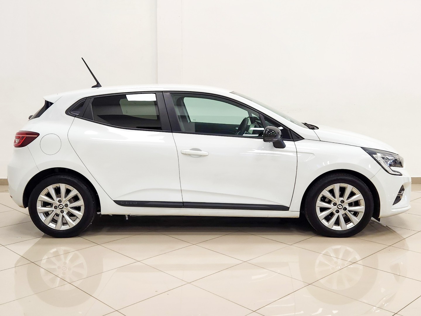 2024 RENAULT Clio V 1.0t Zen - Image 3