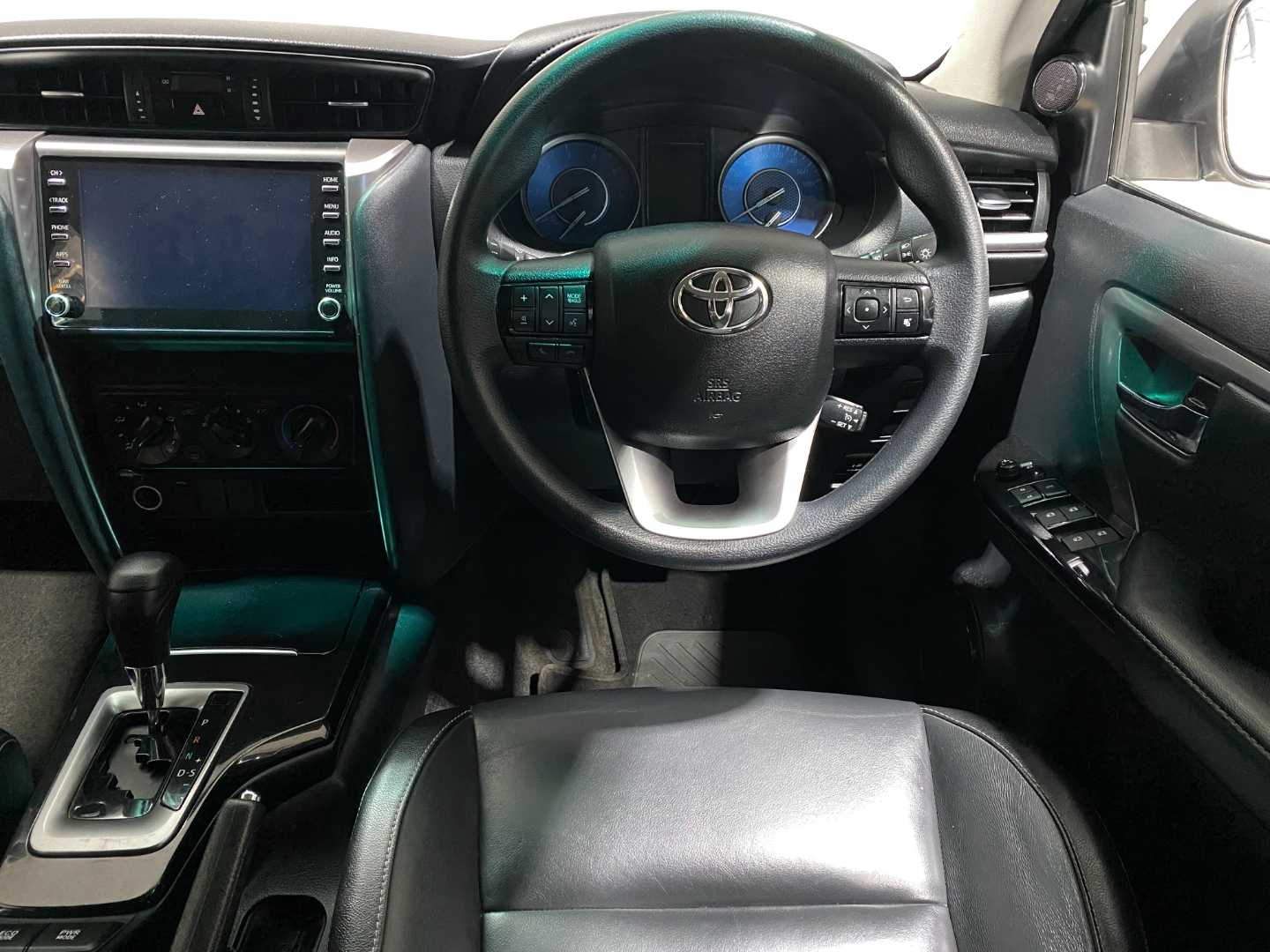 2022 TOYOTA Fortuner 2.4gd-6 R/B a/t - Image 17