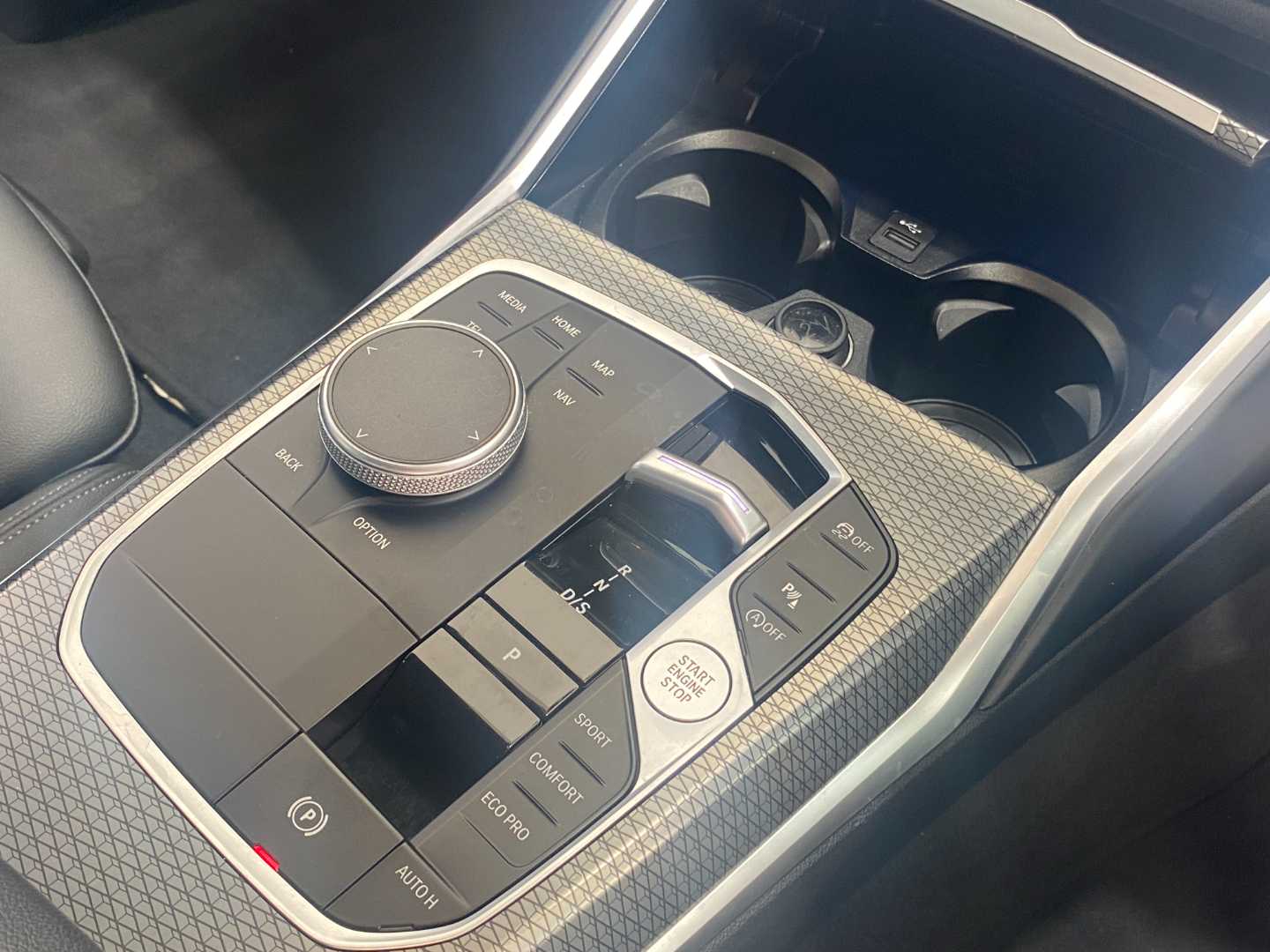 2024 BMW 3 Series (G20) 318i M Sport a/T - Image 16