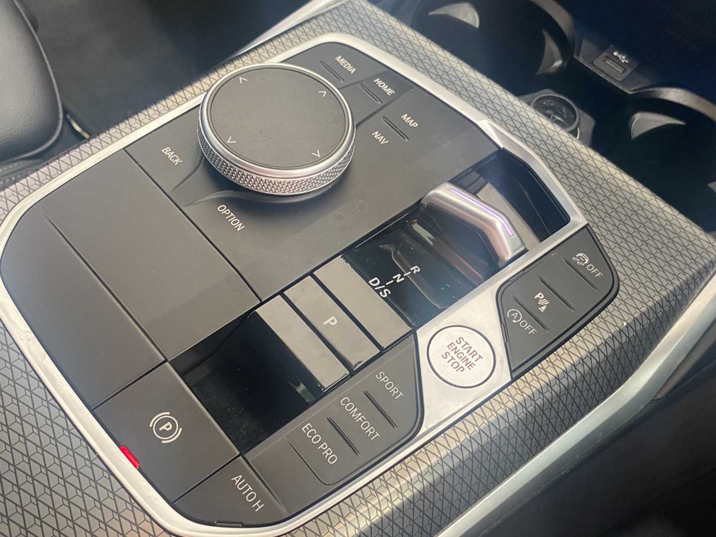 2024 BMW 3 Series (G20) 318i M Sport a/T - Image 14