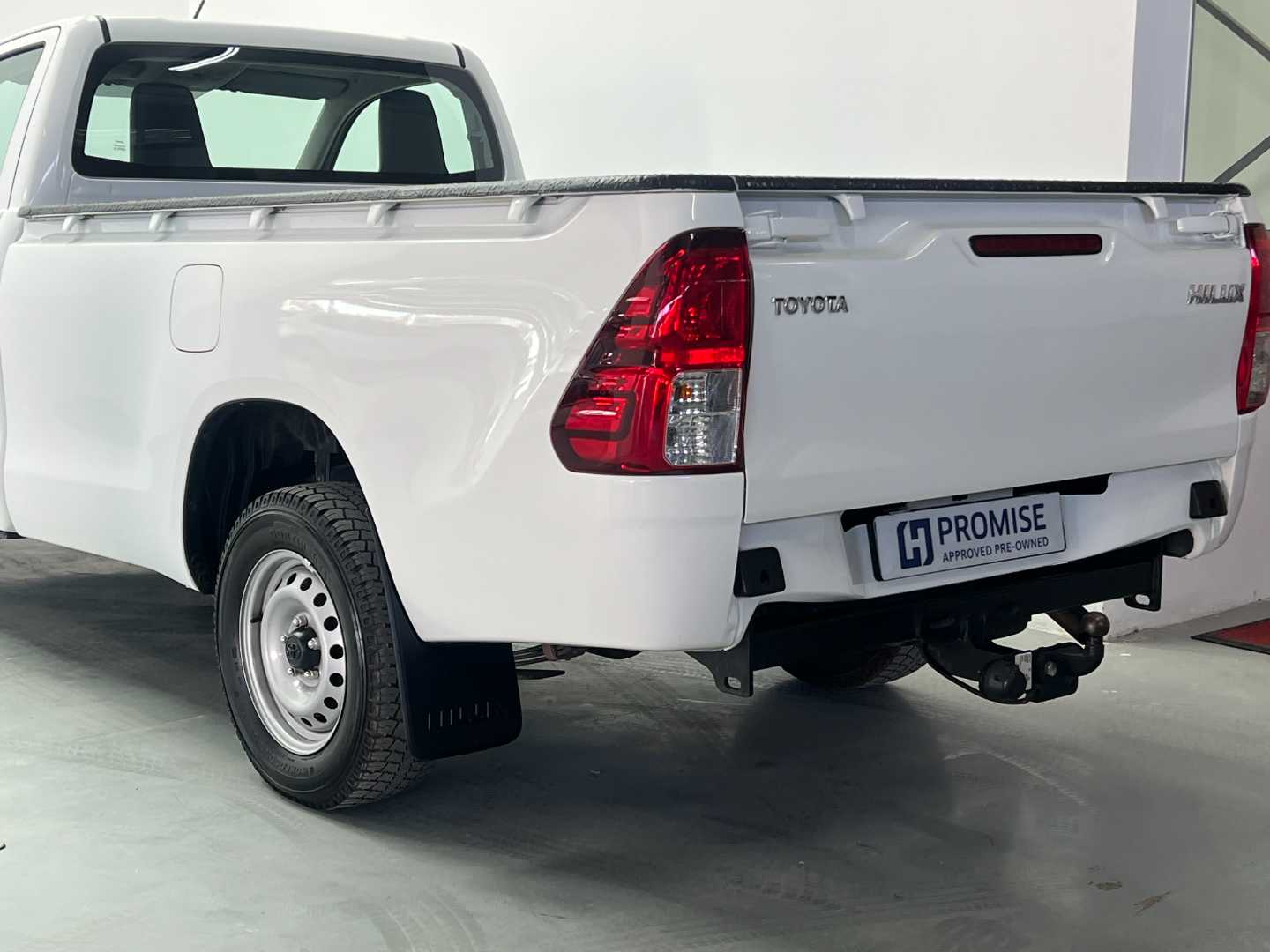 2024 TOYOTA Hilux 2016 On 2.4 Gd S a/C P/U S/c - Image 4