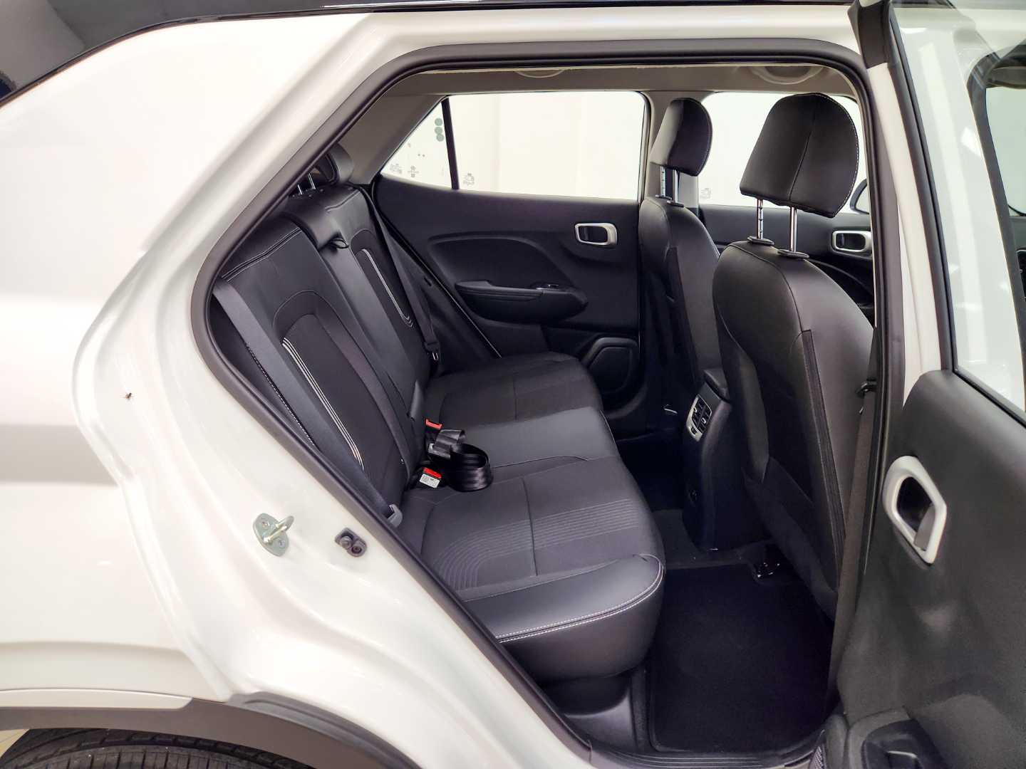 2025 HYUNDAI Venue 1.2 Executive Mt My24 - Image 17