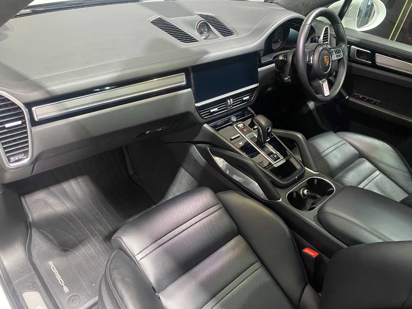 2020 PORSCHE Cayenne Coupe Turbo - Image 7