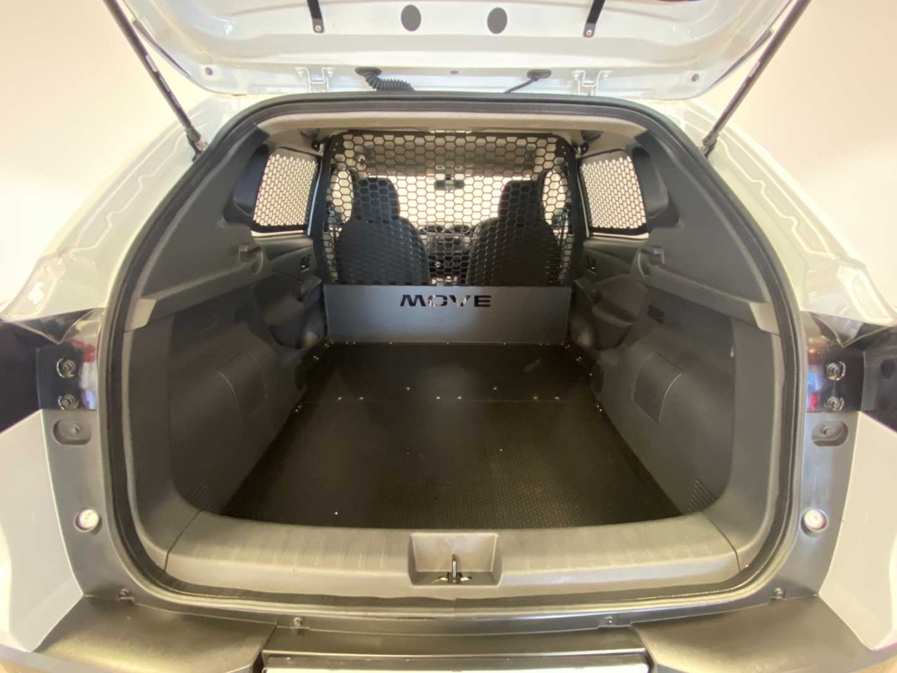 2025 NISSAN Magnite Move - Image 16
