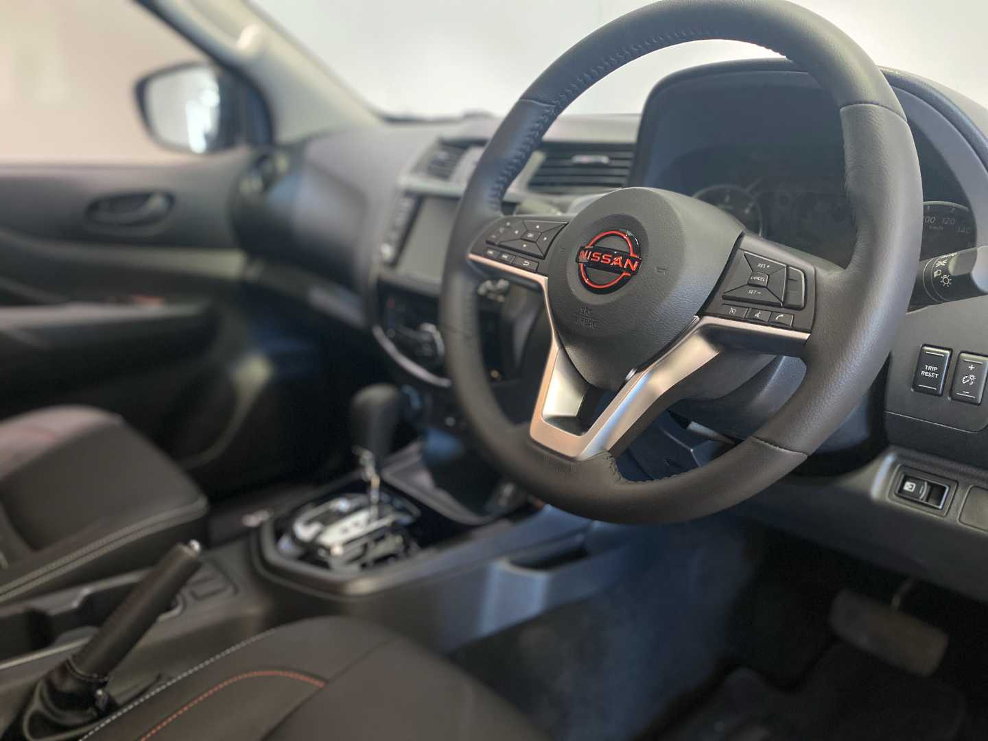 2025 NISSAN Navara 2.5d 4x4 Stealth at Dc - Image 13