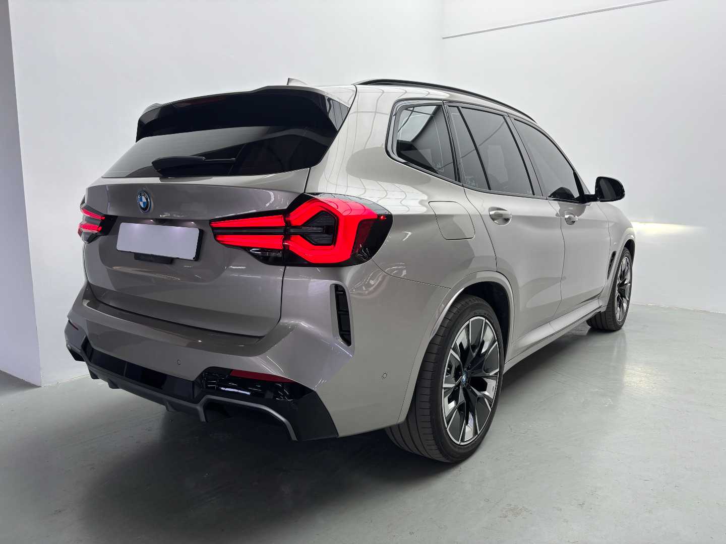 2023 BMW I3/I8/Ix Ix3 - Image 8