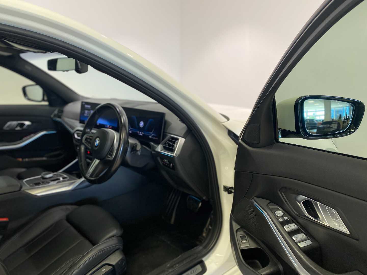 2024 BMW 3 Series (G20) 320i M Sport a/T - Image 8