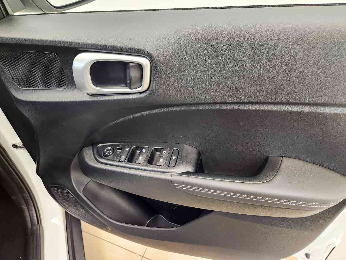 2025 HYUNDAI Venue 1.0 Executive Dct Mt My24 - Image 12