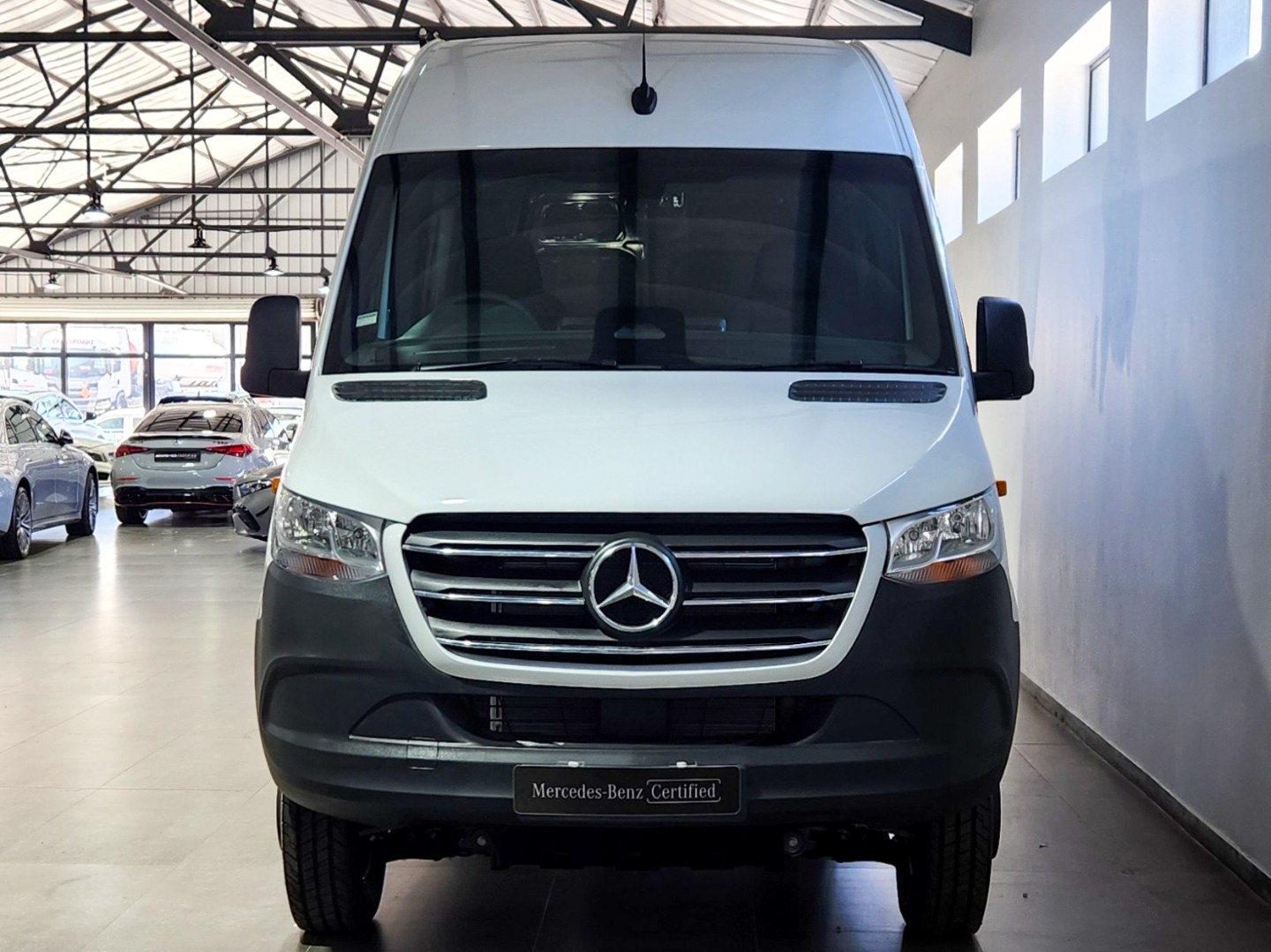 2025 Mercedes-Benz Medium Commercial MB 519 CDI Sprinter PV AWD PRO - Image 2