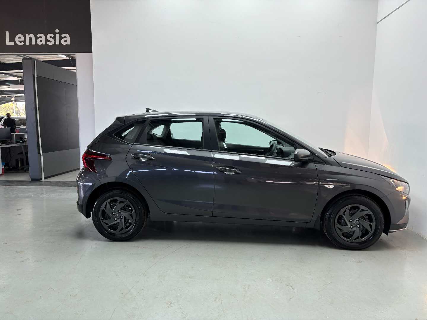 2025 HYUNDAI i20 1.2 PREMIUM M/T - Image 2