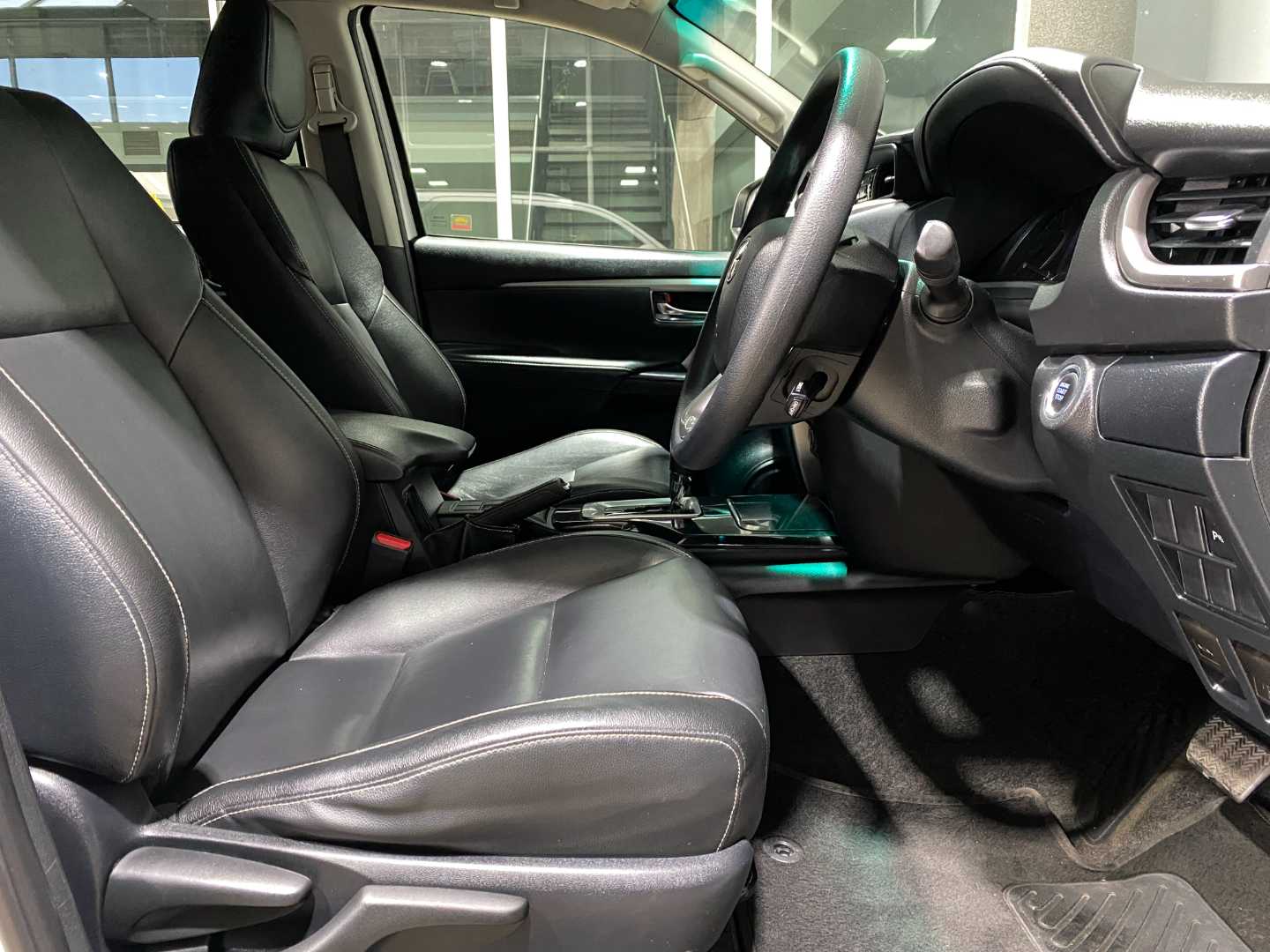 2022 TOYOTA Fortuner 2.4gd-6 R/B a/t - Image 12