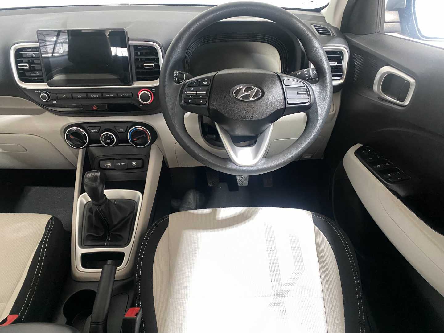 2023 HYUNDAI Venue 1.2 Motion - Image 17