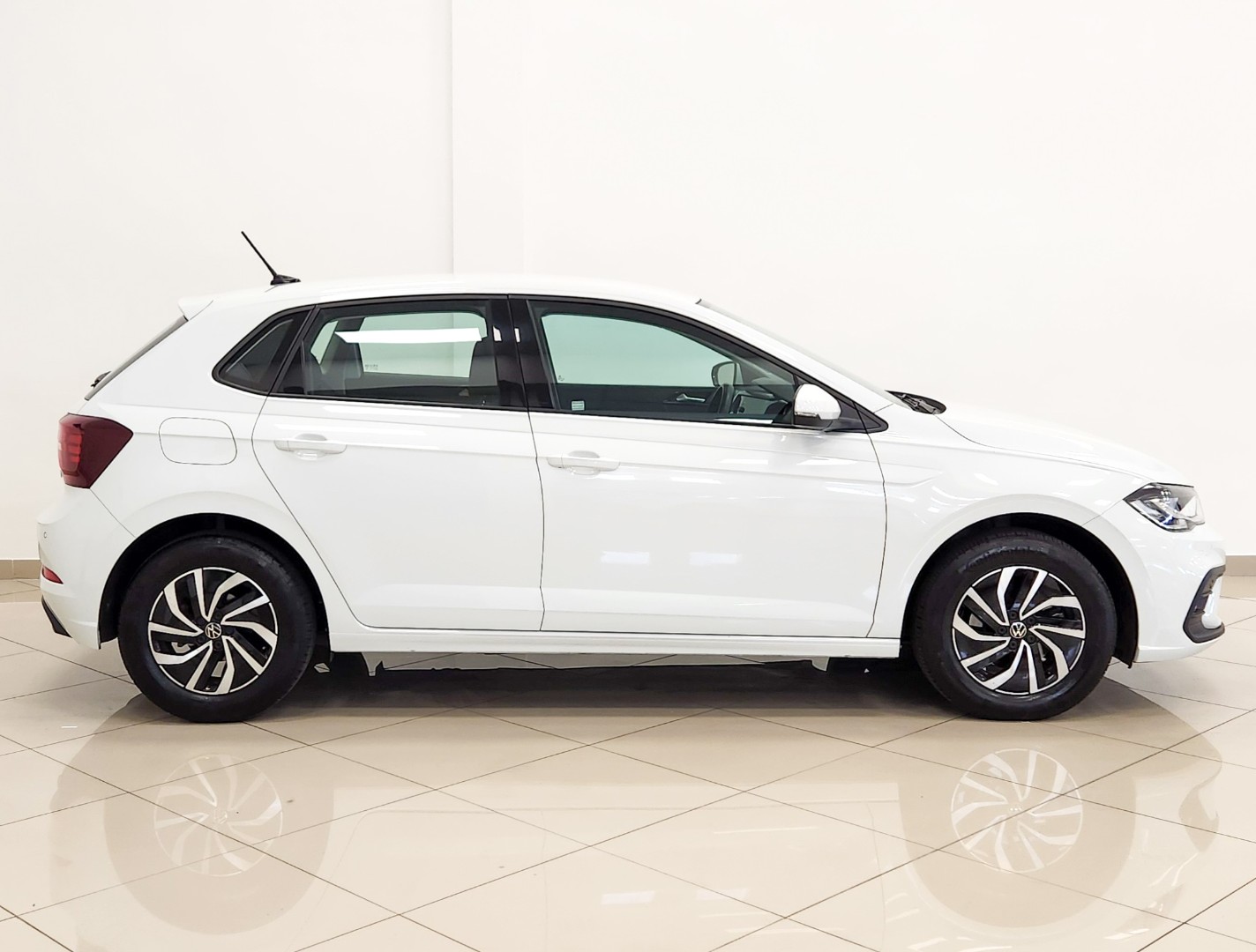 2024 VOLKSWAGEN Polo Playa / 1.0 Tsi Life Dsg - Image 3