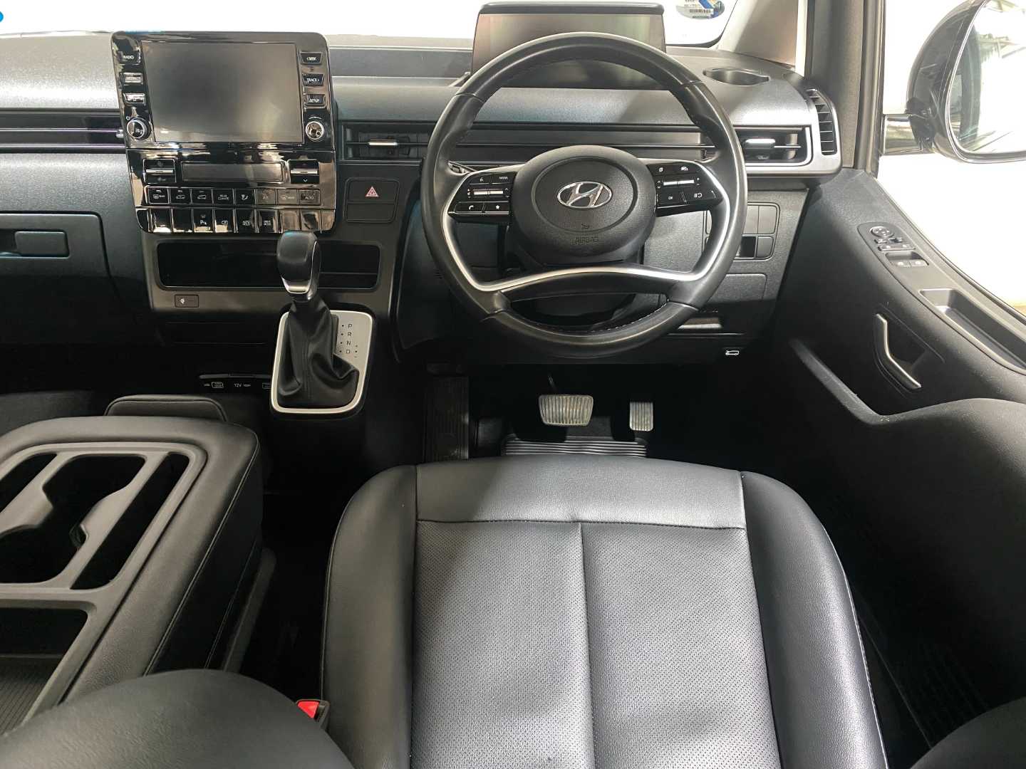 2023 HYUNDAI H-1/Staria Staria 2.2d Executive a/t - Image 17