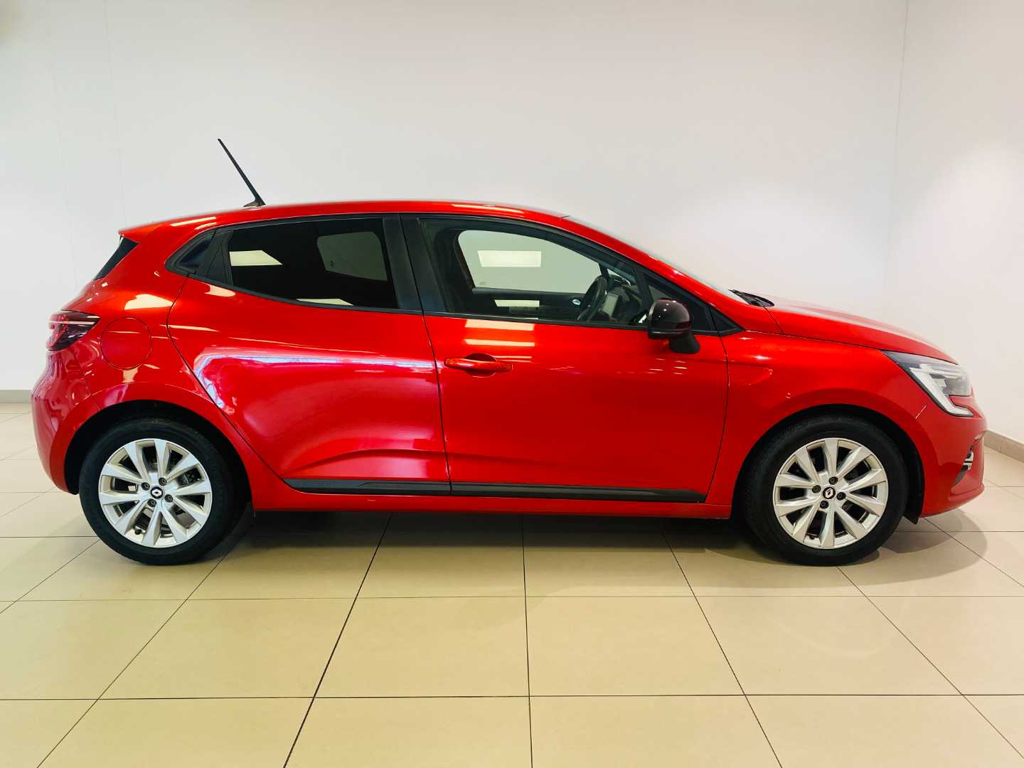 2024 RENAULT Clio V 1.0t Zen - Image 3