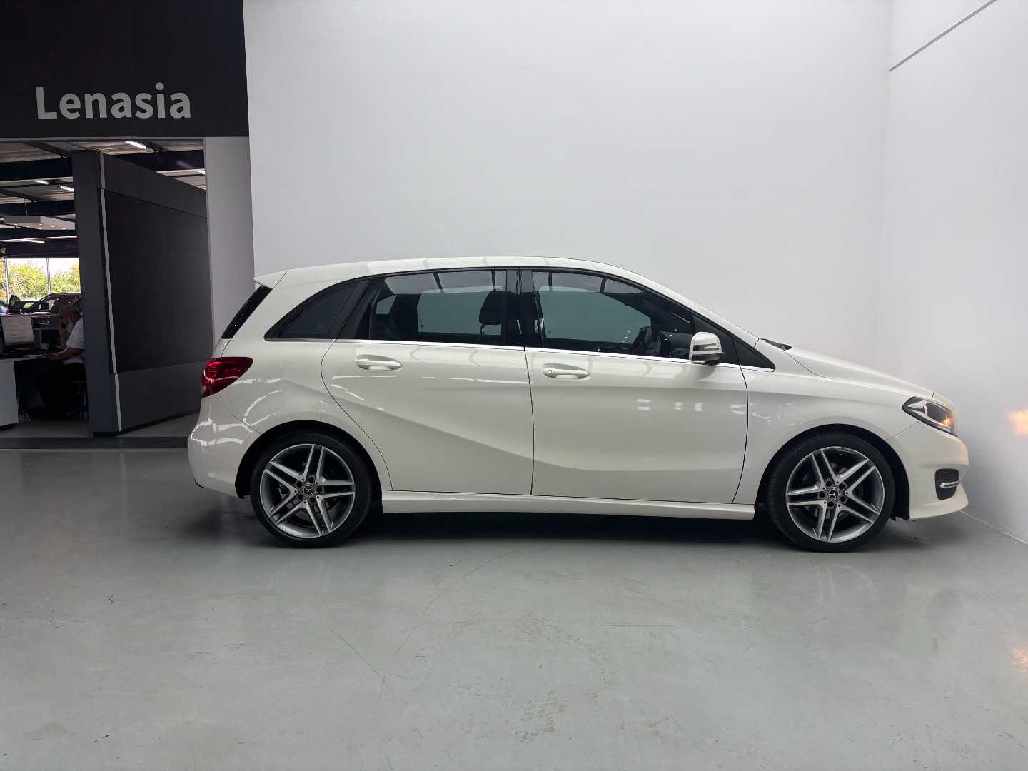 2015 MERCEDES-BENZ B Class 200 A/t - Image 4