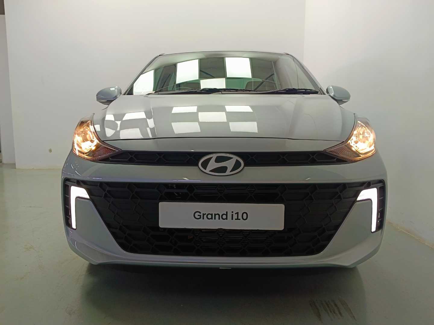 2025 HYUNDAI GRAND i10 EXECUTIVE MT - SEDAN - Image 3